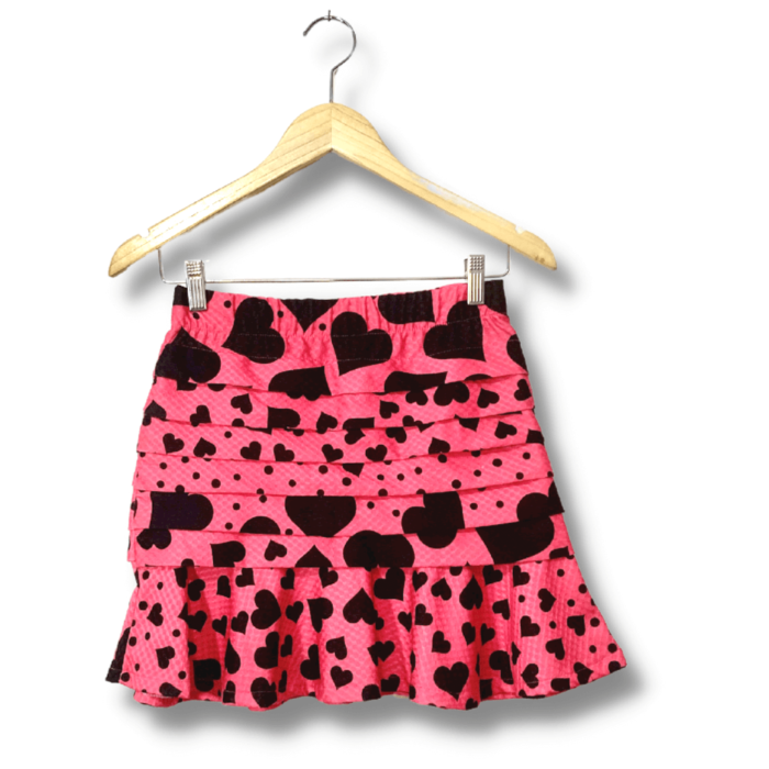 alt=”Saia-Blessed-Rosa-Pink-Preto-Estampa-Coração-P-PRM0009f”