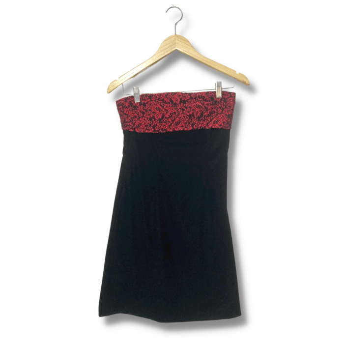 alt=”Vestido-Facctus-Preto-Vermelho-Veludo-Estampa-Brocado-P-PRM0005f”