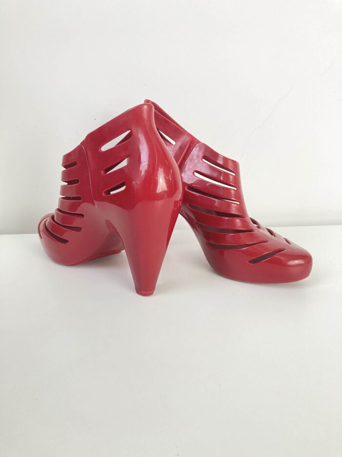 alt="Sapato-Melissa-Vermelho-Plástico-38-AFL0055-lat1"