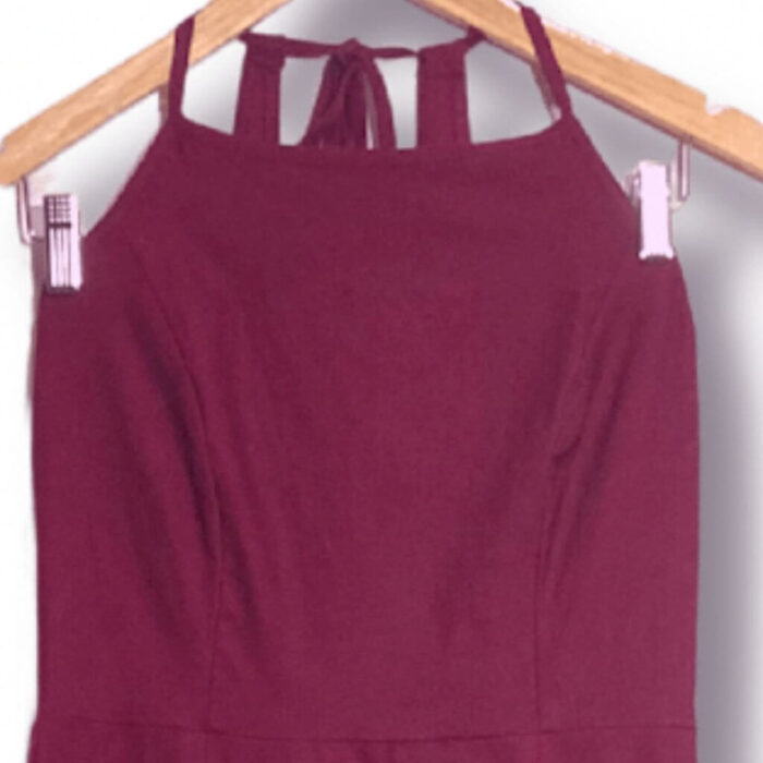 alt="Vestido-Mercatto-Vinho-Liso-Babado-G-BIL0002det1"