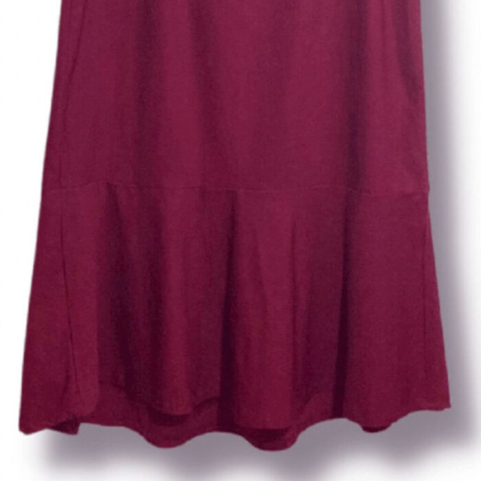 alt="Vestido-Mercatto-Vinho-Liso-Babado-G-BIL0002det2"