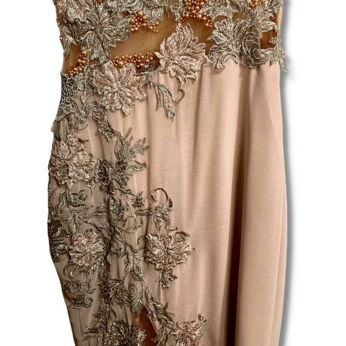 alt="Vestido-longo-festa-Yeda-Nolasco-Rosa-Bebê-Liso-Apliques-Flores-Canutilhos-Pérolas-M-PRM0015det5"