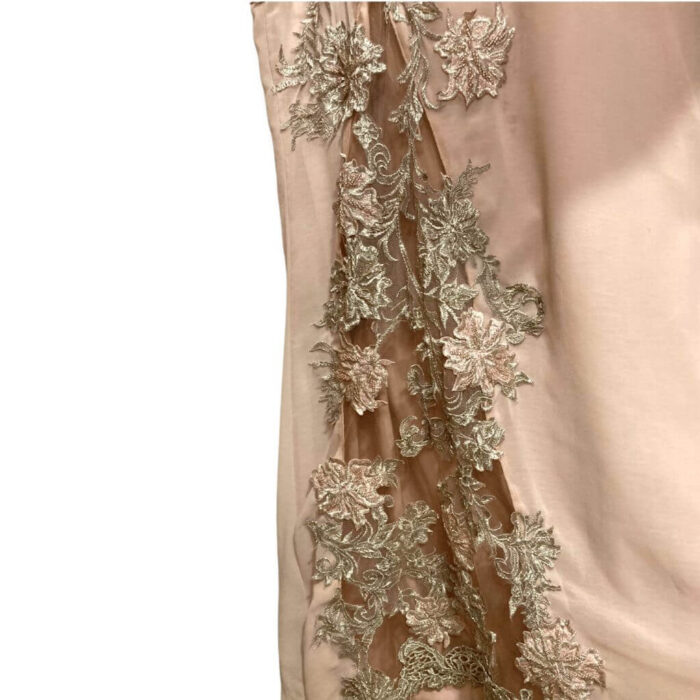 alt="Vestido-longo-festa-Yeda-Nolasco-Rosa-Bebê-Liso-Apliques-Flores-Canutilhos-Pérolas-M-PRM0015det6"