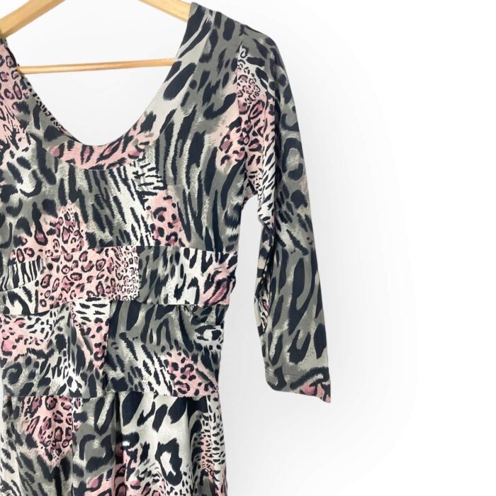 alt="Vestido-Sem-marca-Rosa-Cinza-Preto-Oncinha-G-DSM0003det1"