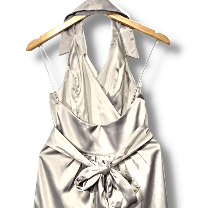 alt="Vestido-Verty-Cinza-Claro-Prateado-Liso-Transpassado-Cetim-P-AFL0027det3"