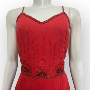 alt="Vestido-Lua-Azul-Longo-Plissado-Micangas-Vermelho-42-ABM0009det1"