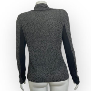Blusa-Shoulder-Preta-Cinza-Oncinha-G-VCC0035c alt="Blusa-Shoulder-Preta-Cinza-Oncinha-G-VCC0035c"
