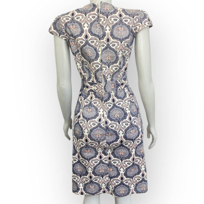 alt="Vestido-Madame-Ms-Branco-Azul-Rosa-Paisley-GG-FMM0035c"