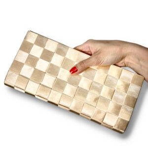 alt="Bolsa-Carteira-Creme-Quadriculada-Cetim-FMM0103 2"
