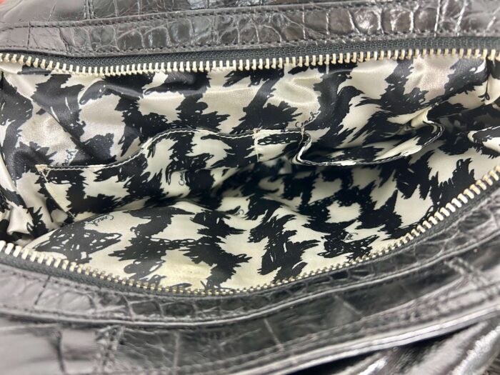 alt=Bolsa-Coach-Crocodilo-Ferragens-Prateadas-Preta-FMM0091det2"