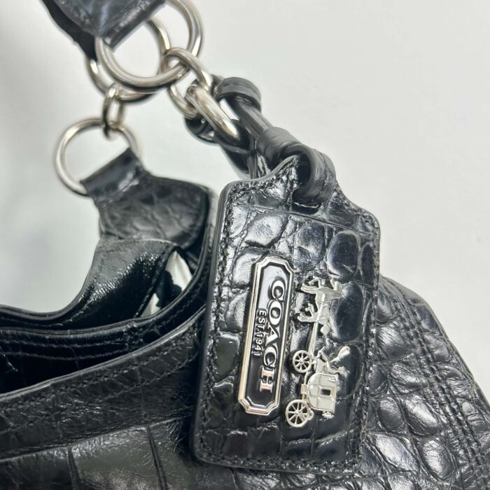 alt="Bolsa-Coach-Crocodilo-Ferragens-Prateadas-Preta-FMM0091det4"