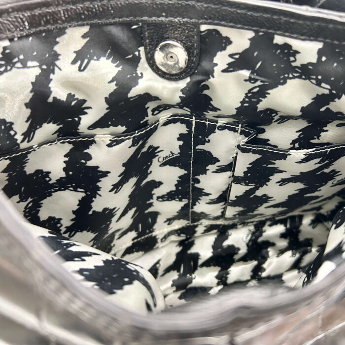 alt="Bolsa-Coach-Crocodilo-Ferragens-Prateadas-Preta-FMM0091det6"